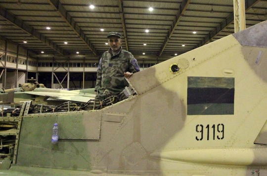 Mengintip tempat reparasi jet tempur militer Libya