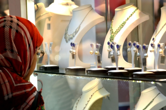 Gemerlap perhiasan mewah di Jakarta International Jewellery Festival