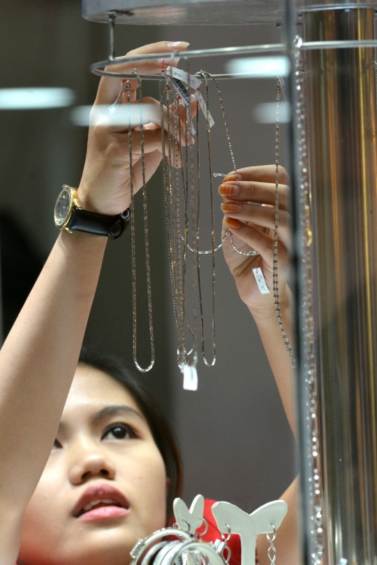 Gemerlap perhiasan mewah di Jakarta International Jewellery Festival