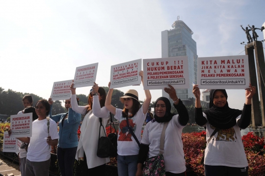 Aksi solidaritas untuk Yuyun di Bundaran HI