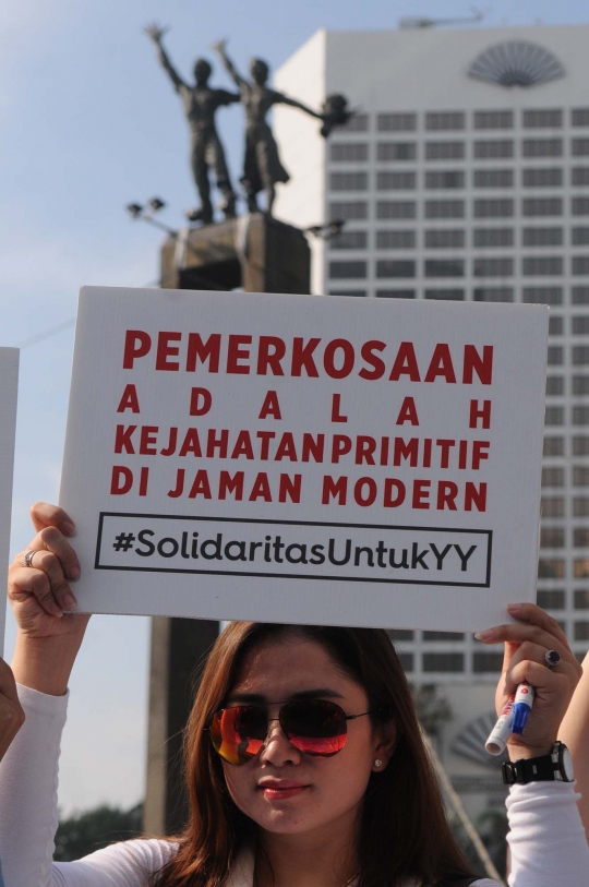 Aksi solidaritas untuk Yuyun di Bundaran HI