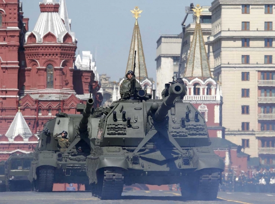 Parade tank kelas kakap Rusia di Hari Kemenangan ke-71
