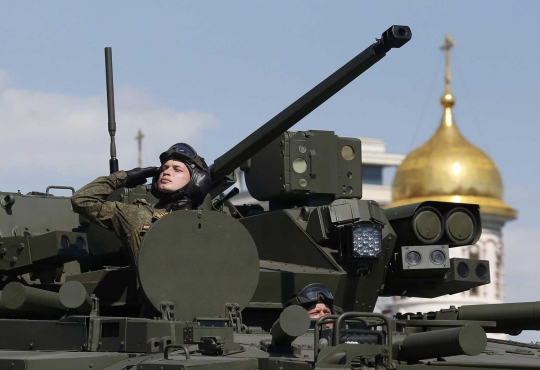 Parade tank kelas kakap Rusia di Hari Kemenangan ke-71
