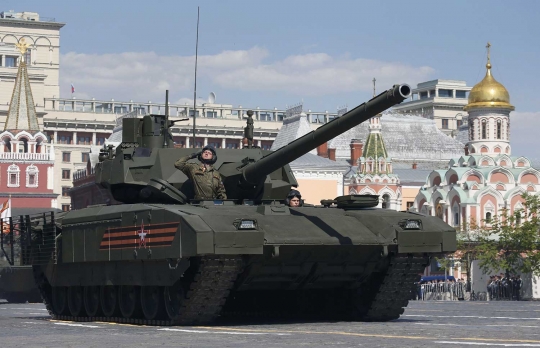 Parade tank kelas kakap Rusia di Hari Kemenangan ke-71