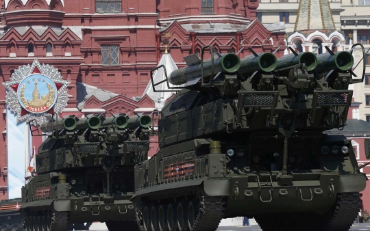 Parade tank kelas kakap Rusia di Hari Kemenangan ke-71