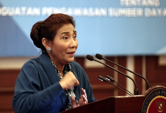 Keakraban Susi Pudjiastuti dan Ryamizard saat MoU pengawasan laut