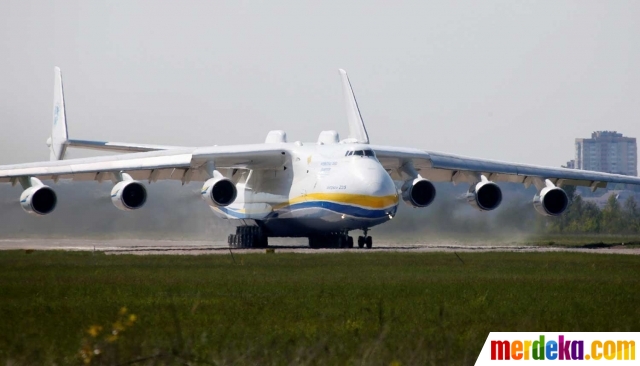 Foto : Antonov An-225 Mriya, pesawat kargo terbesar di dunia| merdeka.com