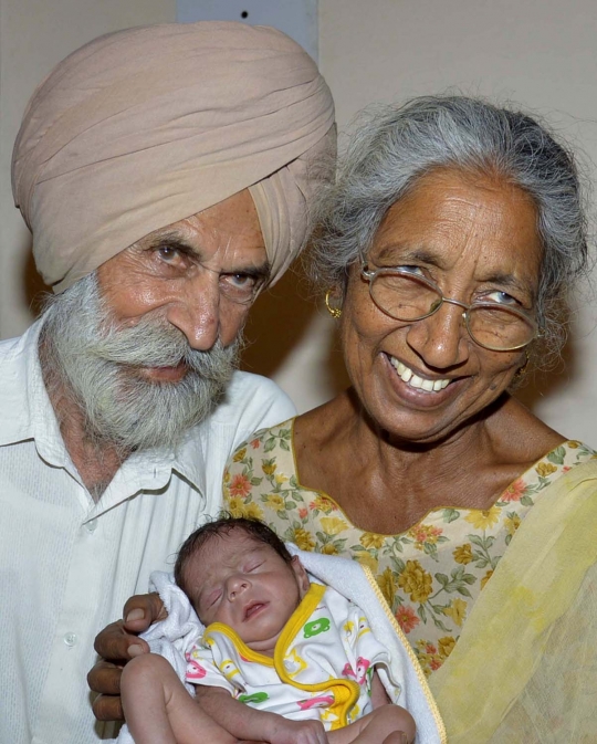 Kebahagiaan wanita 70 tahun di India lahirkan bayi laki-laki