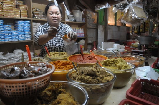 Antisipasi makanan berbahaya, BPOM uji pangan di Pasar Jatinegara