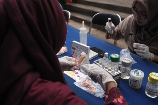 Antisipasi makanan berbahaya, BPOM uji pangan di Pasar Jatinegara