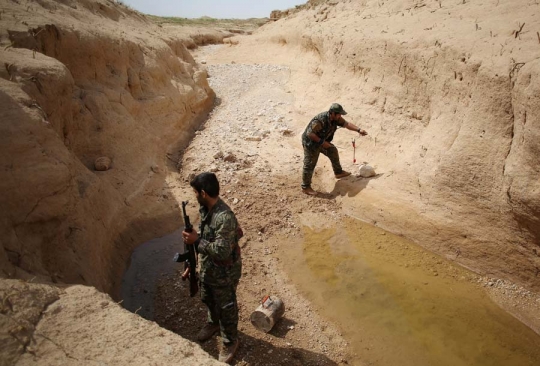 Intip aksi pasukan Sinjar pasang ranjau untuk ISIS