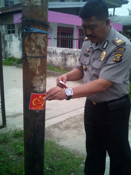 Ini penampakan stiker palu arit yang gegerkan warga Palembang