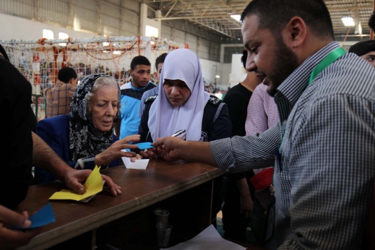 Perbatasan dibuka, ratusan warga Gaza membeludak masuk ke Mesir