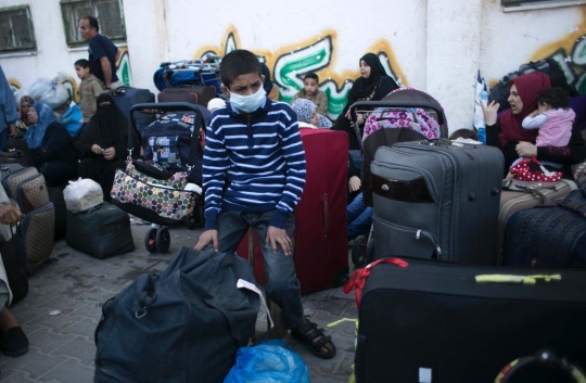 Perbatasan dibuka, ratusan warga Gaza membeludak masuk ke Mesir