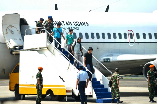 Menlu Retno sambut langsung 4 sandera Abu Sayyaf di Lanud Halim