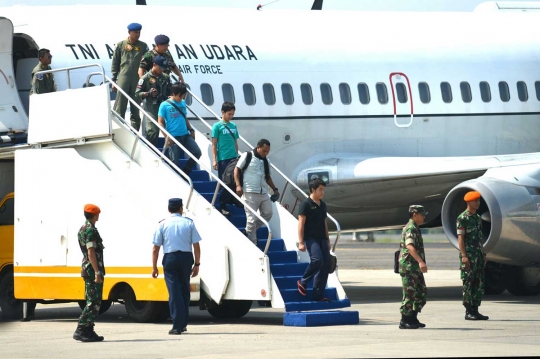 Menlu Retno sambut langsung 4 sandera Abu Sayyaf di Lanud Halim