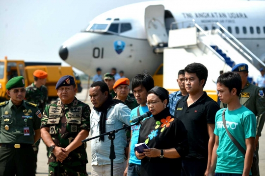 Menlu Retno sambut langsung 4 sandera Abu Sayyaf di Lanud Halim