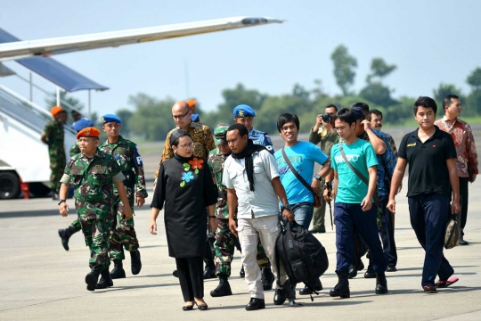 Menlu Retno sambut langsung 4 sandera Abu Sayyaf di Lanud Halim