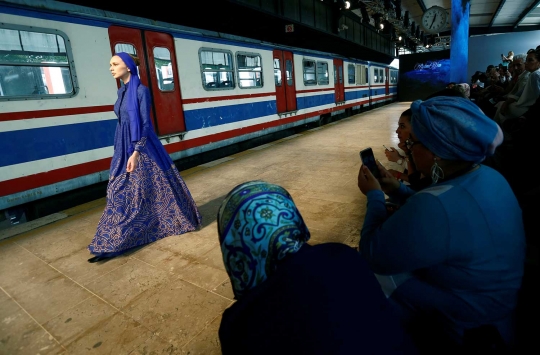 Unik, peragaan busana muslimah digelar di stasiun bersejarah Turki