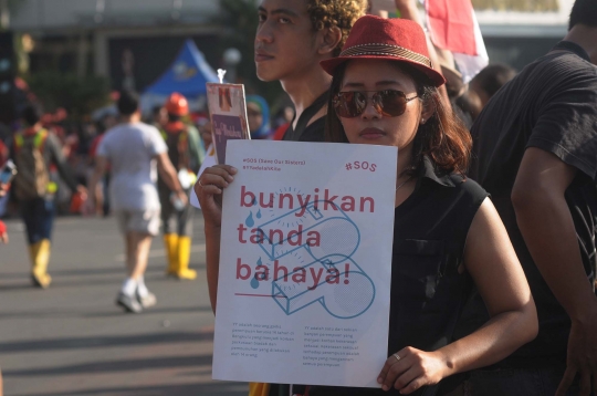 Aksi puluhan kaum LGBT tolak kekerasan seksual di Bundaran HI