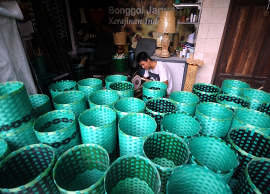 Intip pembuatan kreasi unik dari bonggol jagung di Bogor