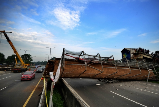 Pemberlakuan contra flow akibat JPO ambruk di Tol BSD