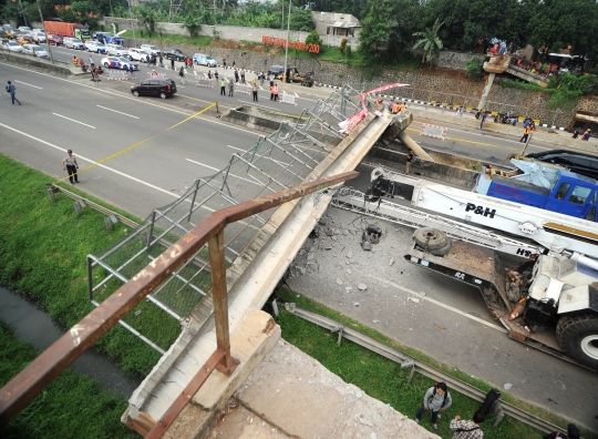 Pemberlakuan contra flow akibat JPO ambruk di Tol BSD