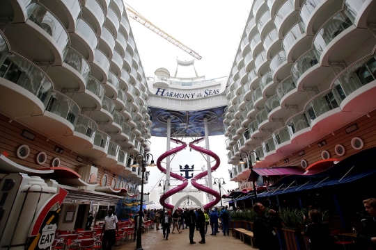 Megahnya Harmony of the Seas, kapal pesiar terbesar di dunia