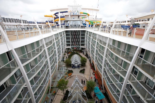 Megahnya Harmony of the Seas, kapal pesiar terbesar di dunia