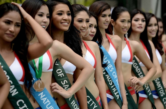 Seksinya kontestan Miss Philippines-Earth tampil berbikini