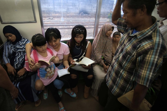 KRL Jabodetabek manjakan penumpangnya dengan buku bacaan gratis