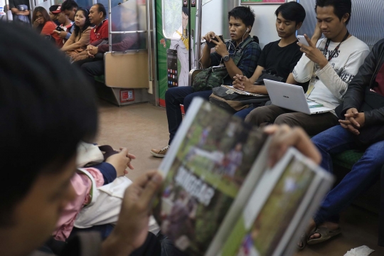 KRL Jabodetabek manjakan penumpangnya dengan buku bacaan gratis