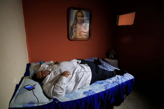 Dramatisnya evakuasi pria obesitas berbobot 400 kg di Kolombia