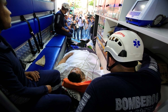Dramatisnya evakuasi pria obesitas berbobot 400 kg di Kolombia