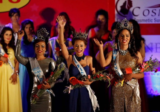 Intip kesibukan kontestan LGBT di belakang panggung Miss Pink Nepal