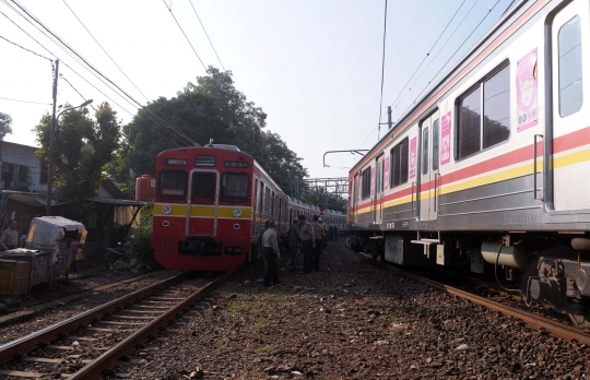 Begini penampakan KRL anjlok di jalur Manggarai-Sudirman