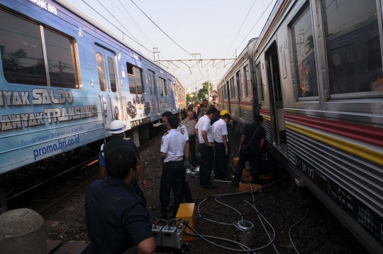 Begini penampakan KRL anjlok di jalur Manggarai-Sudirman