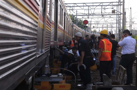 Begini penampakan KRL anjlok di jalur Manggarai-Sudirman