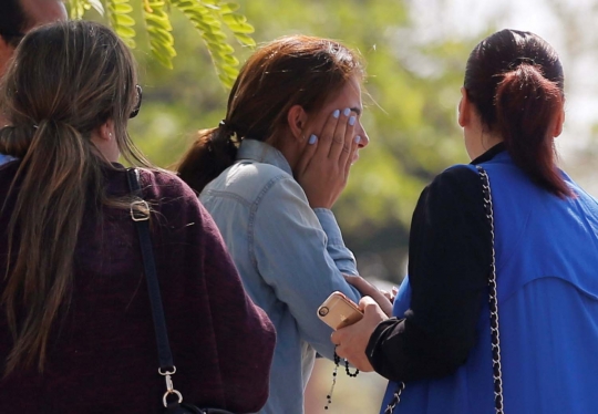 Isak tangis keluarga penumpang EgyptAir menunggu kepastian