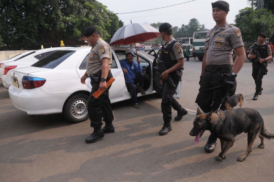 Operasi Pekat, BNN tes urine sopir di Terminal Kampung Rambutan