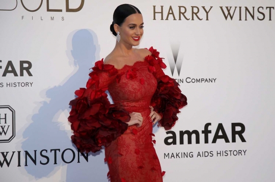 Deretan bintang model seksi meriahkan amfAr Festival Film Cannes