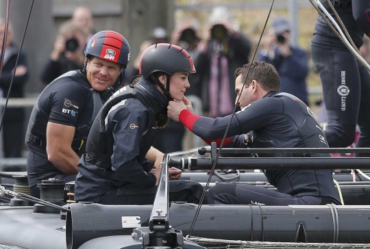 Aksi Kate Middleton unjuk keberanian mengendalikan perahu layar