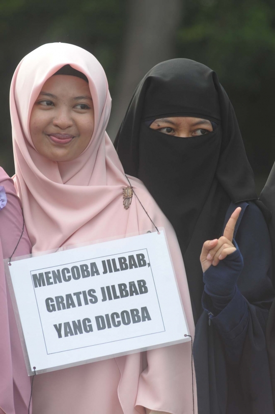 Aksi Jilbab on the Street ramaikan Car Free Day di Bundaran HI