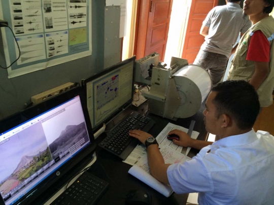 Menyaksikan dahsyatnya semburan awan panas Gunung Sinabung