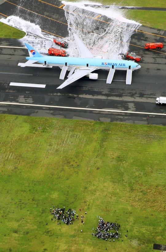 Pesawat Korea Airlines kecelakaan mesin di Bandara Haneda