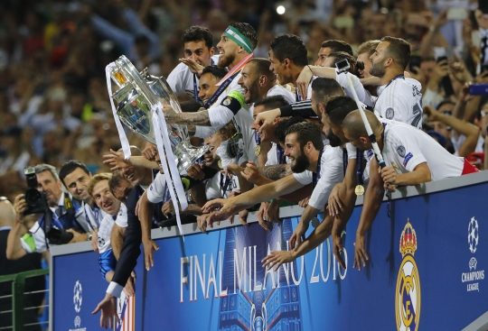 640 Gambar gambar real madrid angkat piala Terbaru