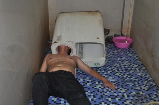 Apes, kepala pria di China terjebak mesin cuci saat sedang reparasi