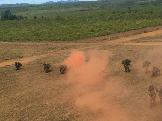 Aksi mendebarkan TNI AU saat simulasi perang di Bangka Belitung