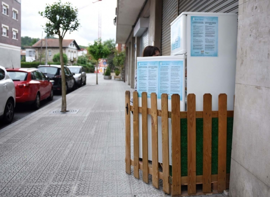 Uniknya 'kulkas solidaritas' untuk orang miskin di Spanyol