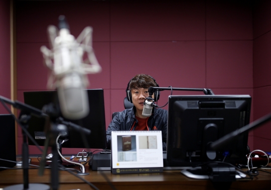 Kisah Kim Chung, pembelot Korea Utara jadi penyiar radio di Korsel